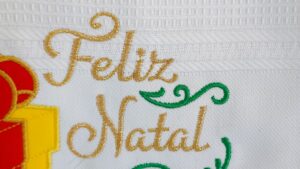 CROCHET BLANC MERCERIE PORTGAISE CADEAU JAUNE FELIZ NATAL