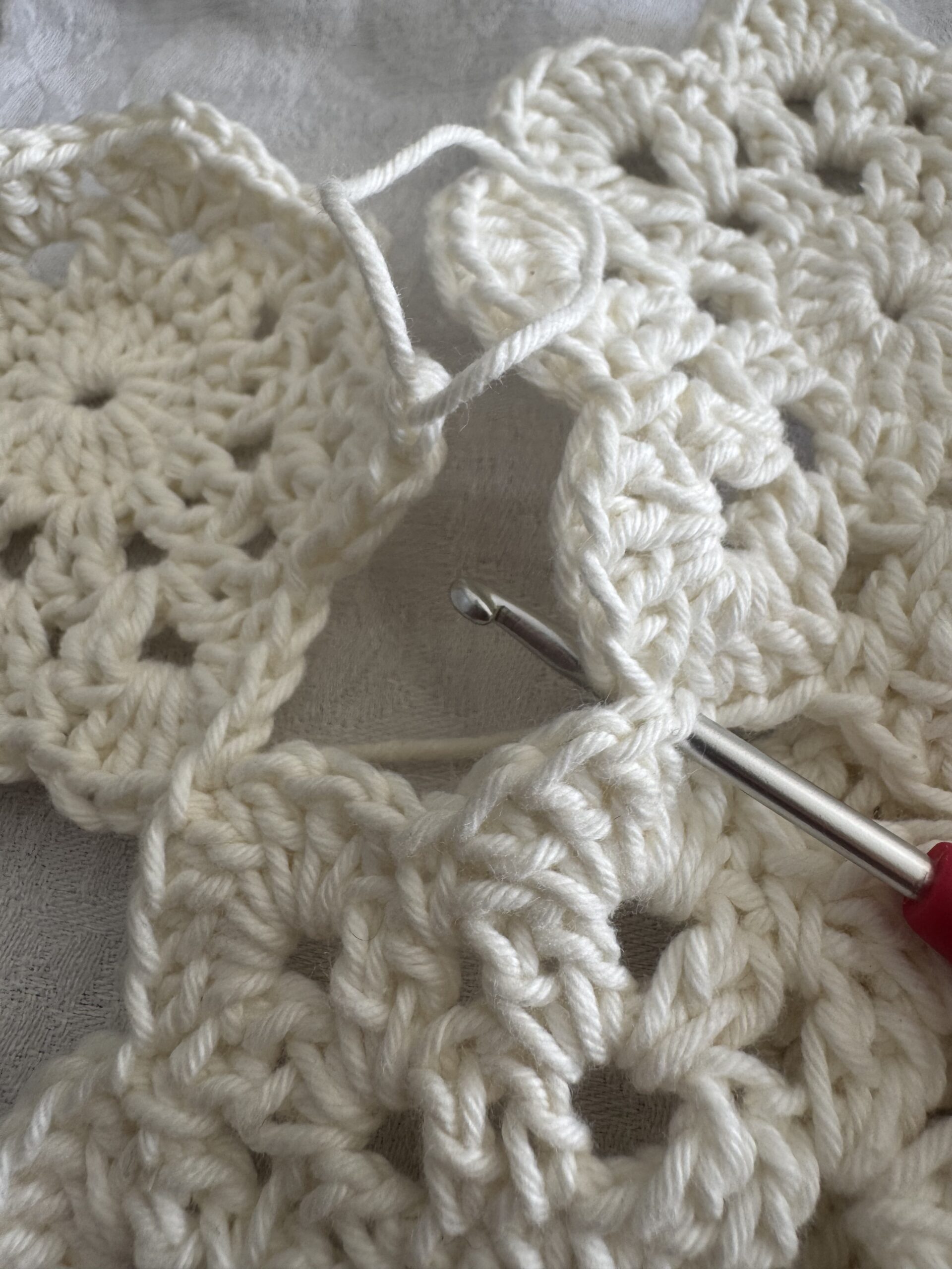 TUTO GRANNY FLEUR CROCHET BLANC MERCERIE PORTUGAISE