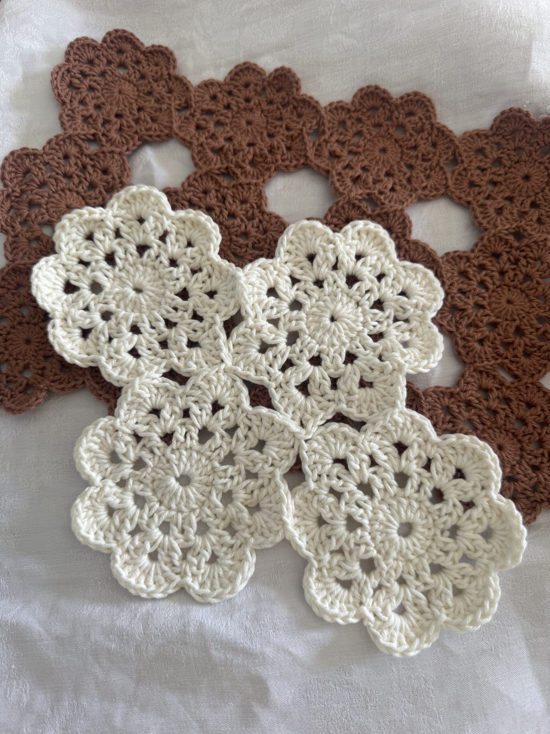 TUTO GRANNY FLEUR CROCHET BLANC MERCERIE PORTUGAISE