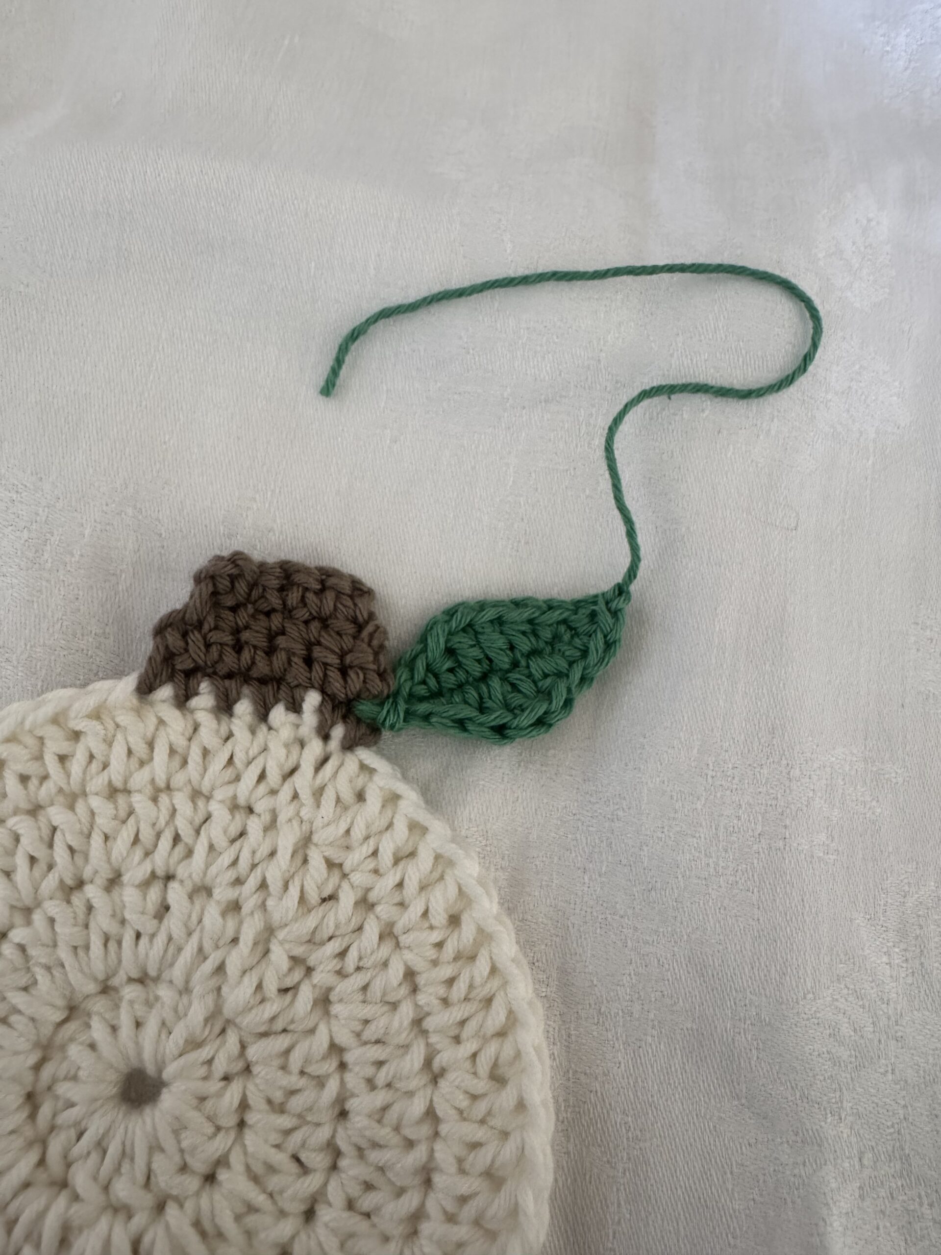 TUTO DESSOUS DE VERRE CITROUILLE CROCHET BLANC MERCERIE PORTUGAISE